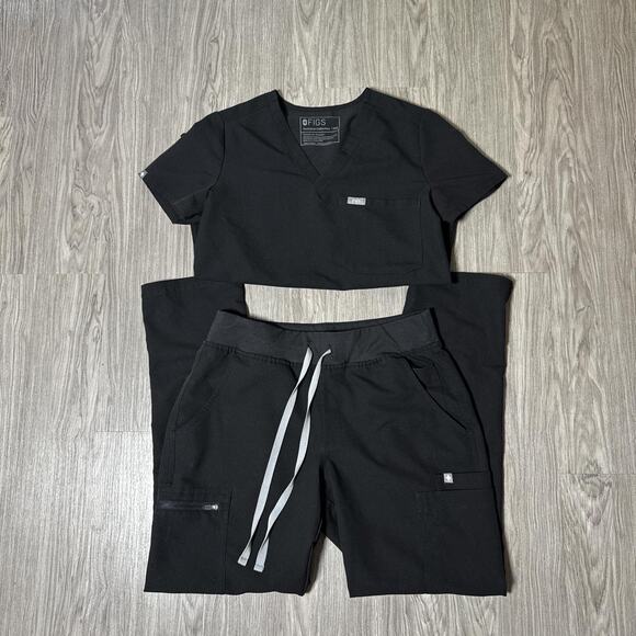 FIGS Scrub Set - Picture 1 of 5